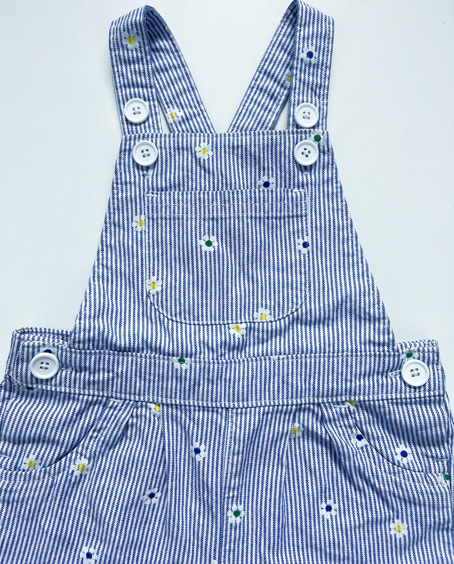 Jardineira Florzinhas