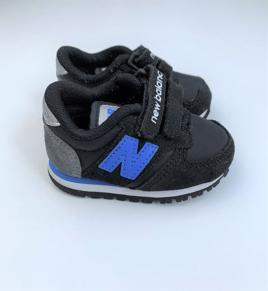 Tênis New Balance (16 BR) NOVO